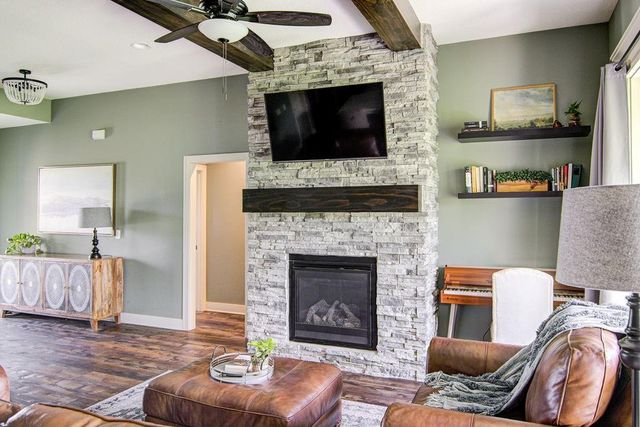 21207 W 190th Terrace, Spring Hill, KS 66083