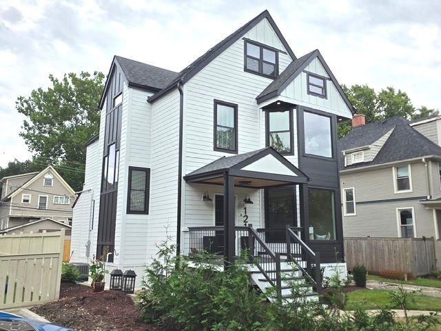 121 N Kensington Avenue, La Grange, IL 60525