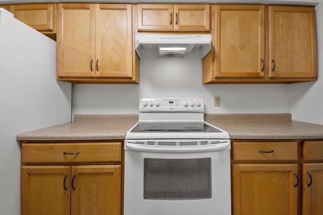 21120 Sierra DRIVE, Brookfield, WI 53045