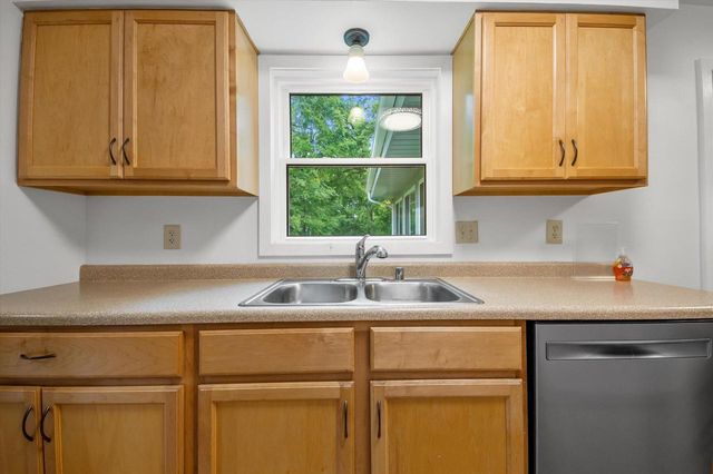 21120 Sierra DRIVE, Brookfield, WI 53045