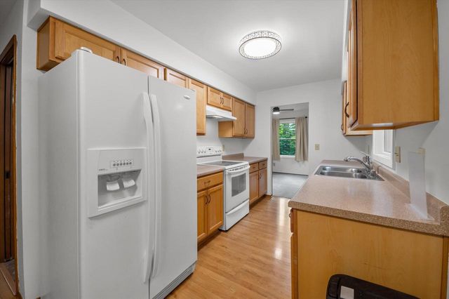 21120 Sierra DRIVE, Brookfield, WI 53045