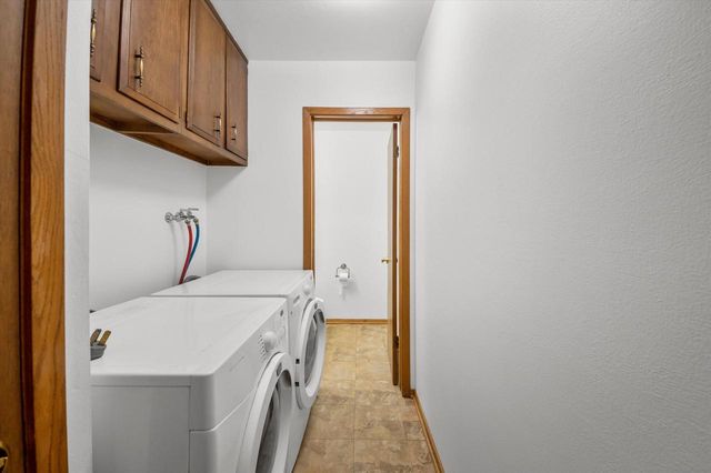 21120 Sierra DRIVE, Brookfield, WI 53045