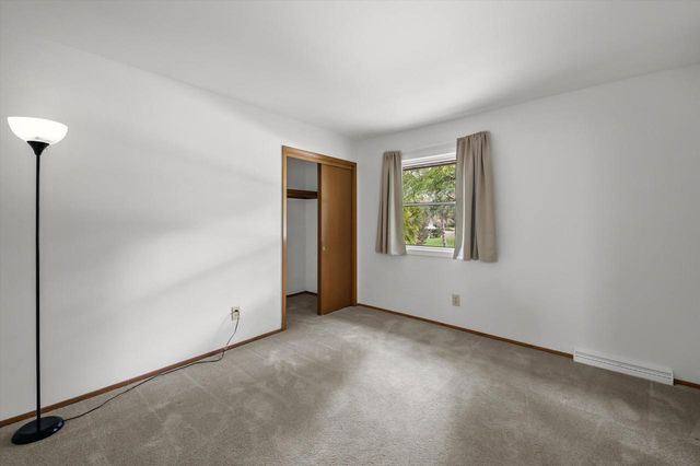 21120 Sierra DRIVE, Brookfield, WI 53045