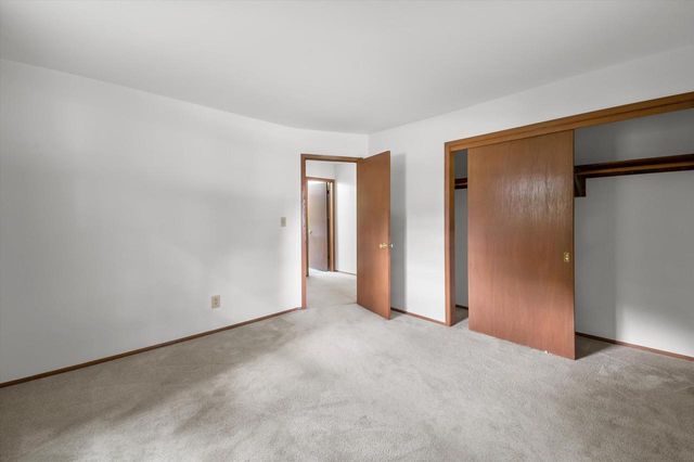 21120 Sierra DRIVE, Brookfield, WI 53045