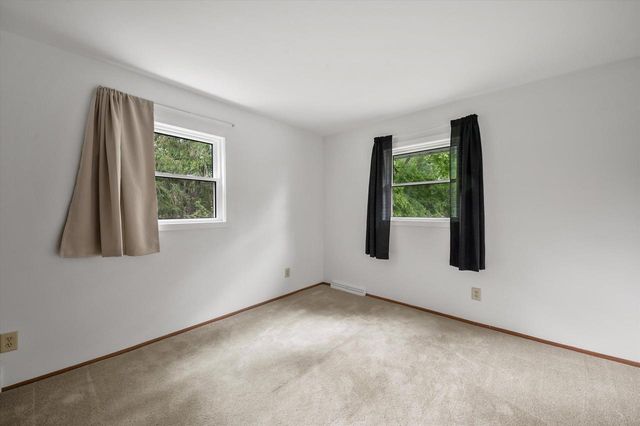 21120 Sierra DRIVE, Brookfield, WI 53045
