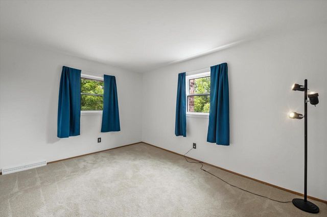 21120 Sierra DRIVE, Brookfield, WI 53045