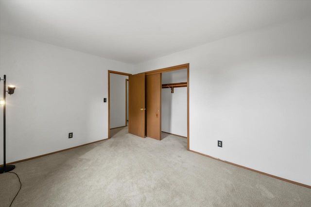 21120 Sierra DRIVE, Brookfield, WI 53045