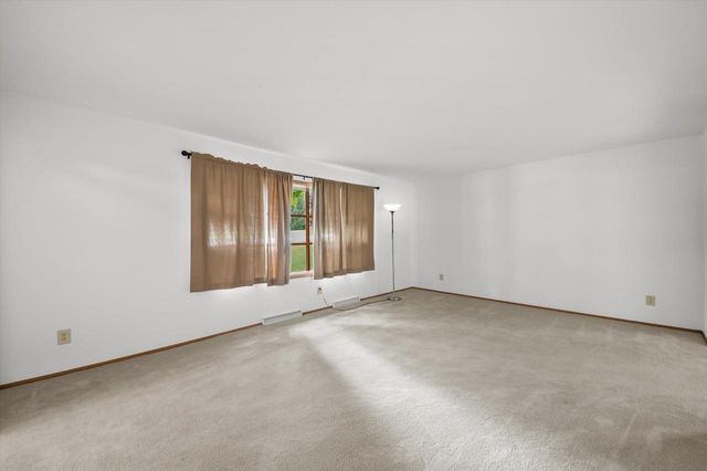 21120 Sierra DRIVE, Brookfield, WI 53045