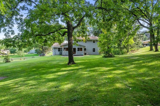 21120 Sierra DRIVE, Brookfield, WI 53045