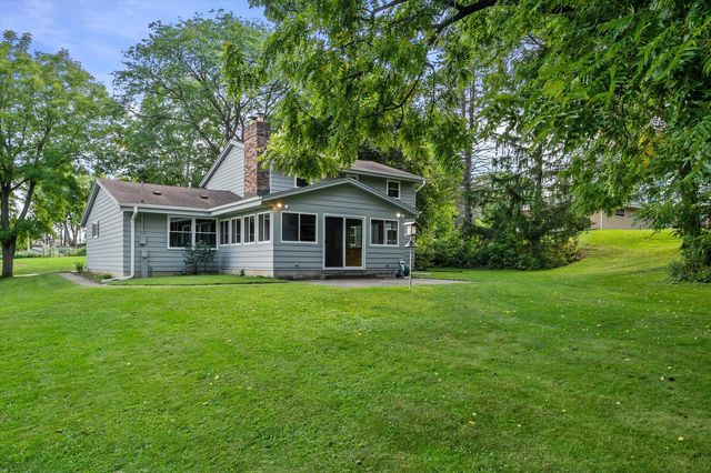21120 Sierra DRIVE, Brookfield, WI 53045
