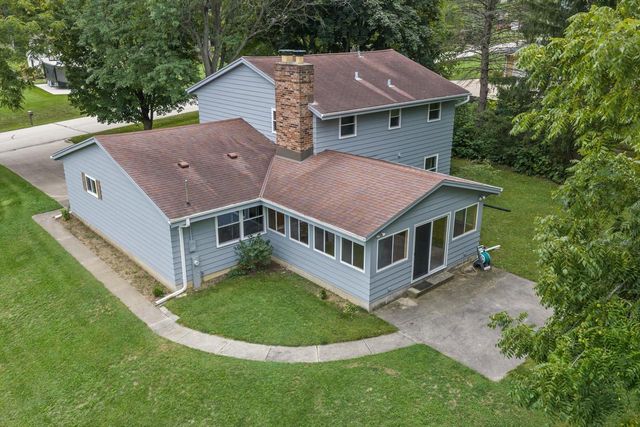 21120 Sierra DRIVE, Brookfield, WI 53045