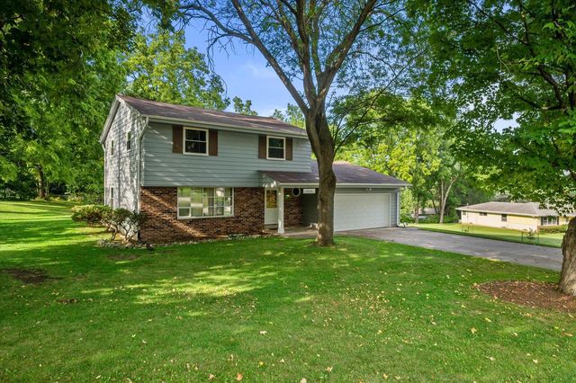 21120 Sierra DRIVE, Brookfield, WI 53045