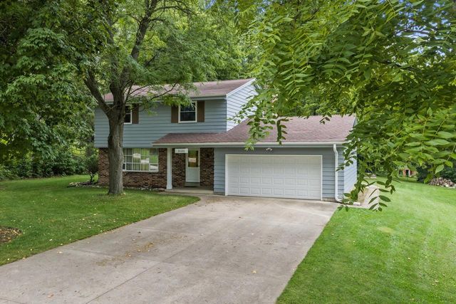 21120 Sierra DRIVE, Brookfield, WI 53045