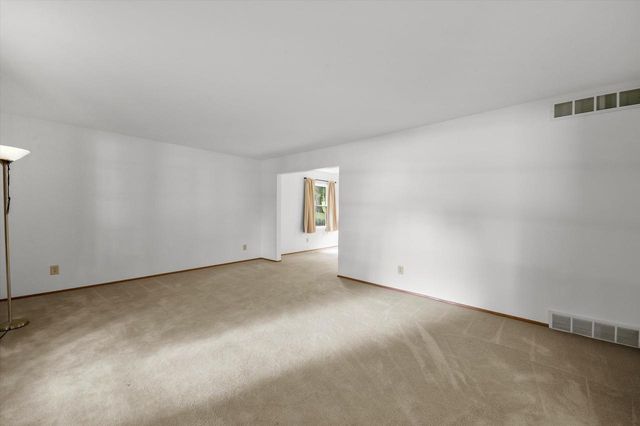 21120 Sierra DRIVE, Brookfield, WI 53045