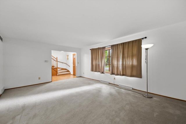 21120 Sierra DRIVE, Brookfield, WI 53045