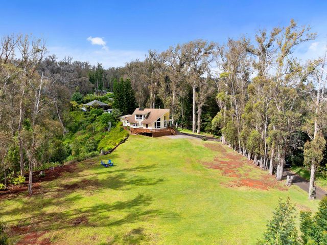 1733 Piiholo Rd, Makawao, HI 96768