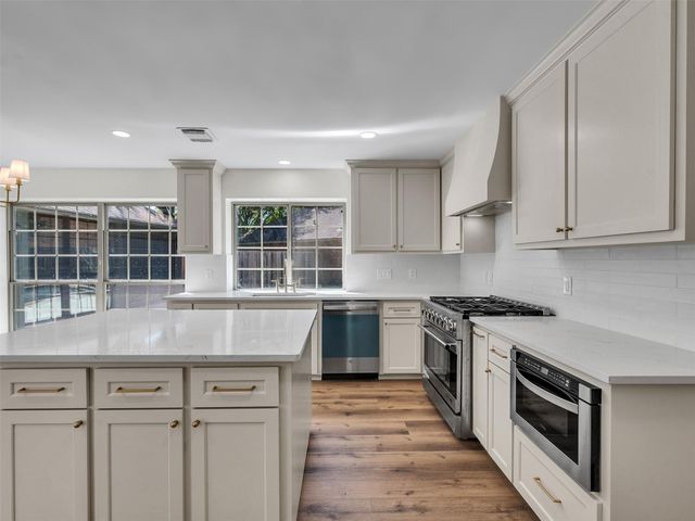 2109 Bay Hill Drive, League City, TX 77573