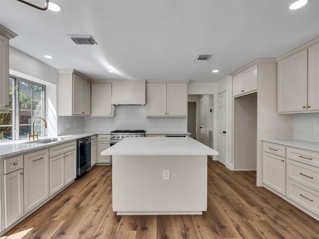 2109 Bay Hill Drive, League City, TX 77573