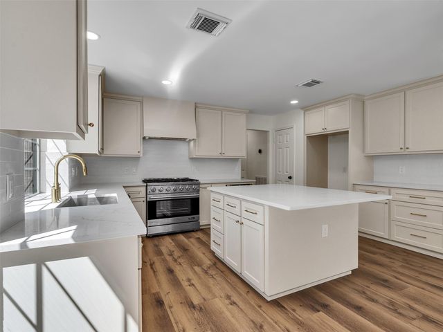 2109 Bay Hill Drive, League City, TX 77573