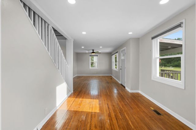 10786 New Cut Off Rd, Bon Aqua, TN 37025