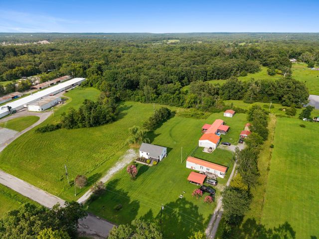 10786 New Cut Off Rd, Bon Aqua, TN 37025