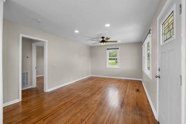 10786 New Cut Off Rd, Bon Aqua, TN 37025
