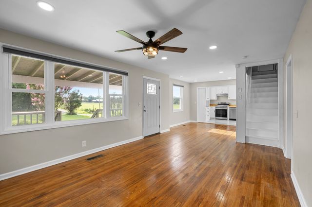 10786 New Cut Off Rd, Bon Aqua, TN 37025