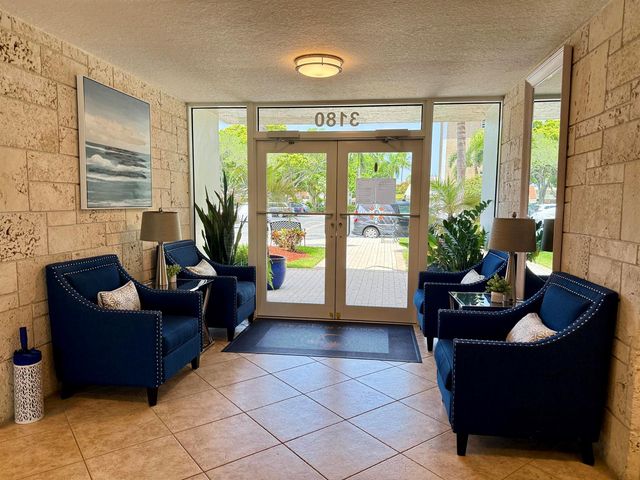 3180 NE 48th Court 406, Lighthouse Point, FL 33064