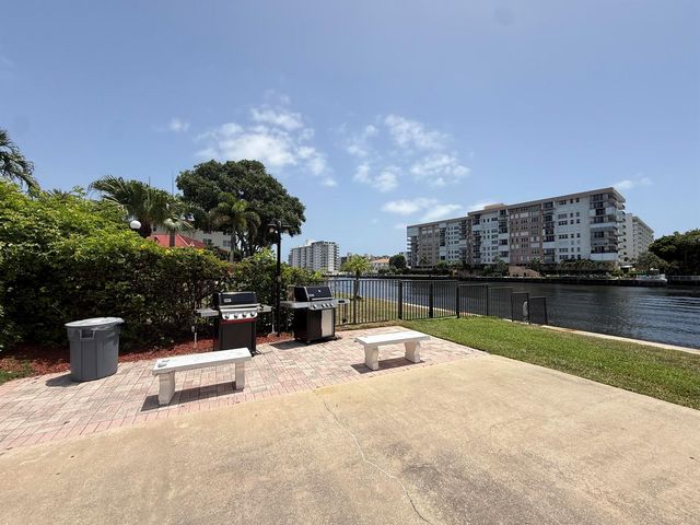 3180 NE 48th Court 406, Lighthouse Point, FL 33064