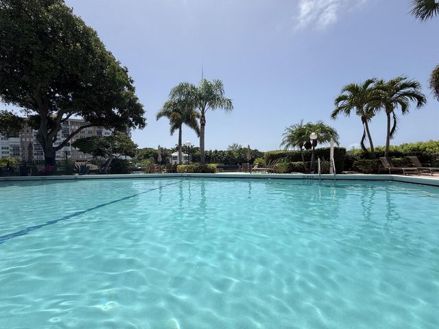 3180 NE 48th Court 406, Lighthouse Point, FL 33064