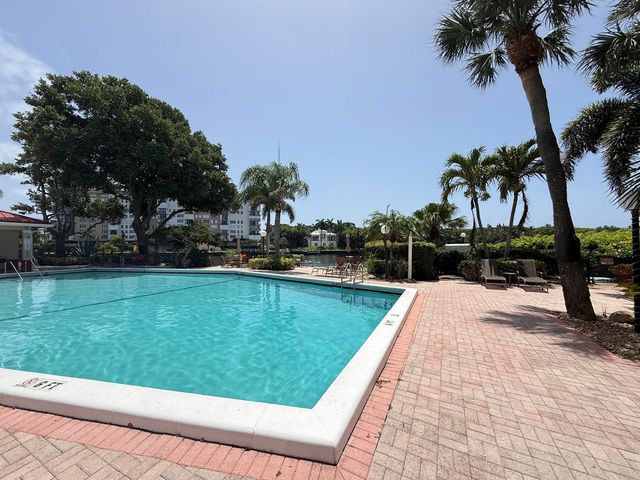3180 NE 48th Court 406, Lighthouse Point, FL 33064