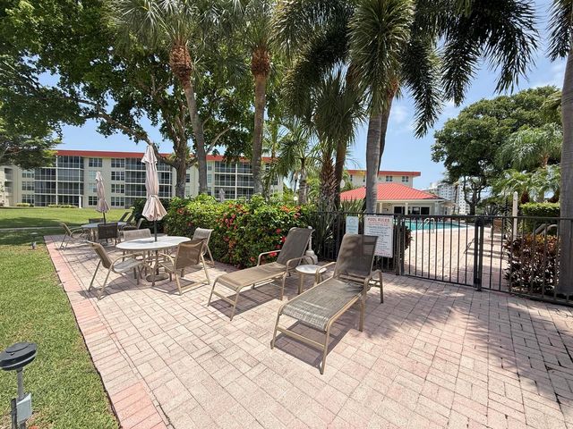 3180 NE 48th Court 406, Lighthouse Point, FL 33064