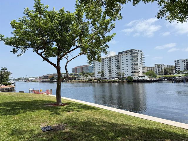 3180 NE 48th Court 406, Lighthouse Point, FL 33064