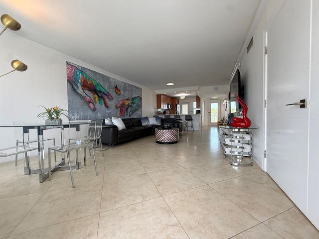 3180 NE 48th Court 406, Lighthouse Point, FL 33064