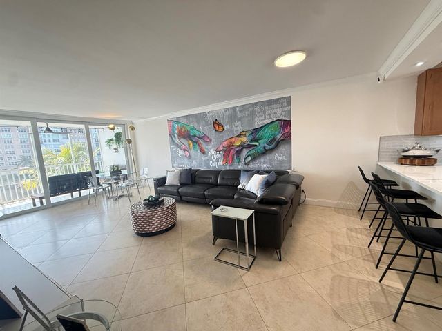 3180 NE 48th Court 406, Lighthouse Point, FL 33064