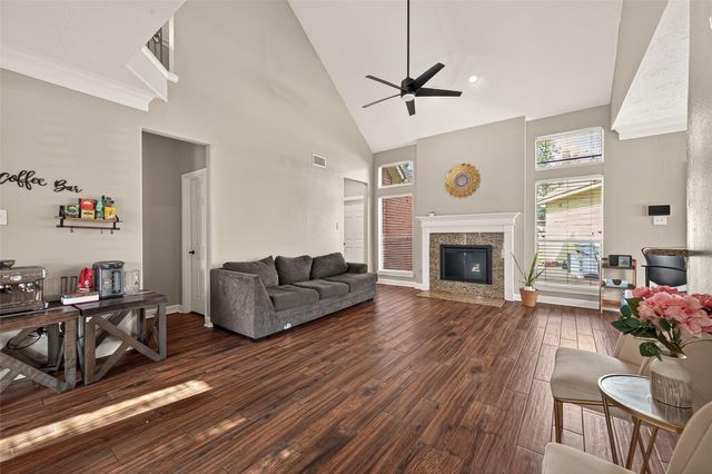 919 Tyler Run, Sugar Land, TX 77479