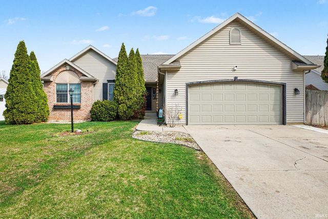 1809 Elizabethan Court, South Bend, IN 46614