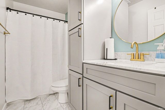 1809 Elizabethan Court, South Bend, IN 46614