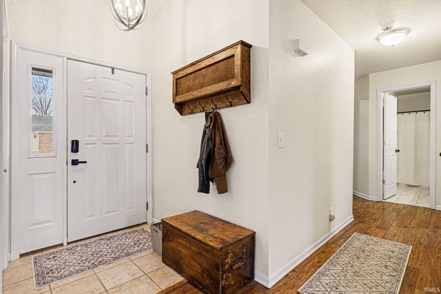 1809 Elizabethan Court, South Bend, IN 46614