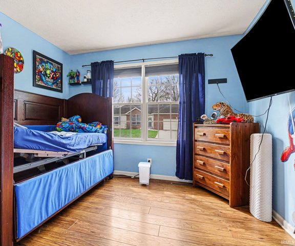 1809 Elizabethan Court, South Bend, IN 46614