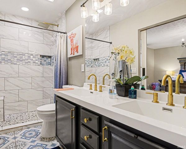 1809 Elizabethan Court, South Bend, IN 46614