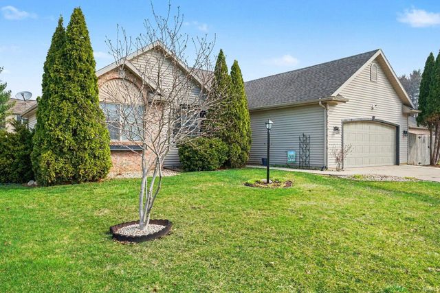 1809 Elizabethan Court, South Bend, IN 46614