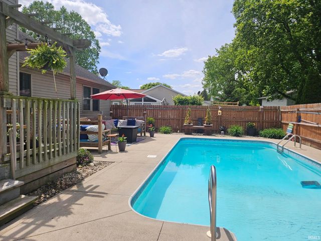 1809 Elizabethan Court, South Bend, IN 46614