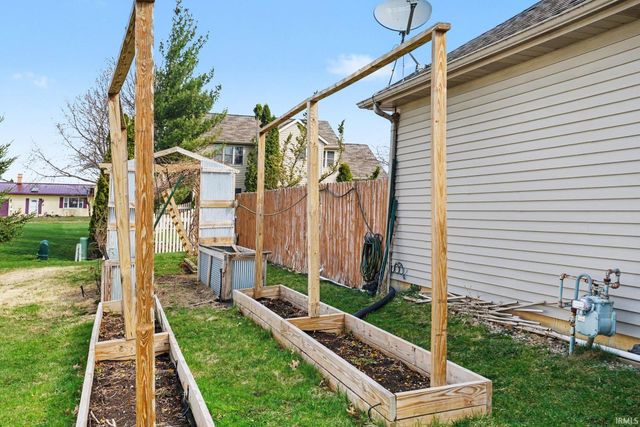 1809 Elizabethan Court, South Bend, IN 46614