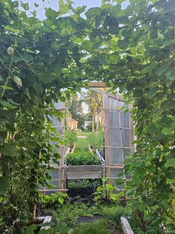 1809 Elizabethan Court, South Bend, IN 46614