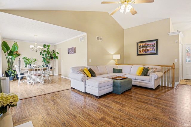 1809 Elizabethan Court, South Bend, IN 46614