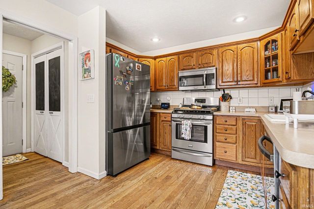 1809 Elizabethan Court, South Bend, IN 46614