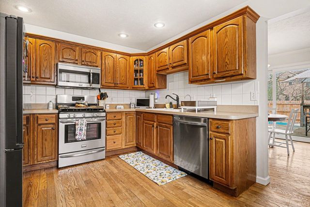 1809 Elizabethan Court, South Bend, IN 46614