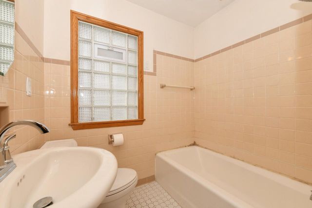 3945 E Layton AVENUE, Cudahy, WI 53110