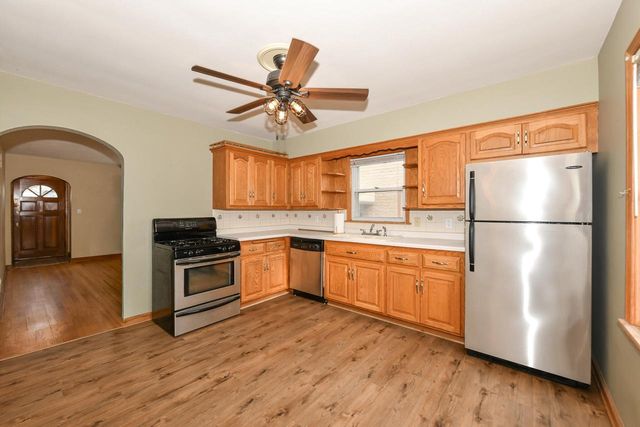 3945 E Layton AVENUE, Cudahy, WI 53110